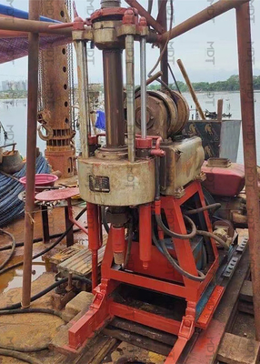 Tieflochbohrgerät mit maximaler Hubkraft von 100 kN und einer Drehzahl von 0–120 U/min